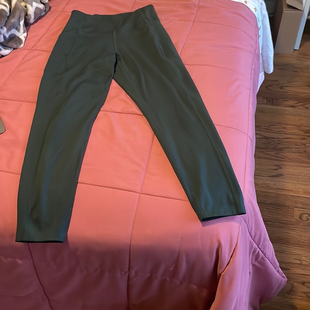 Girlfriend Collective pocket leggings. Size S